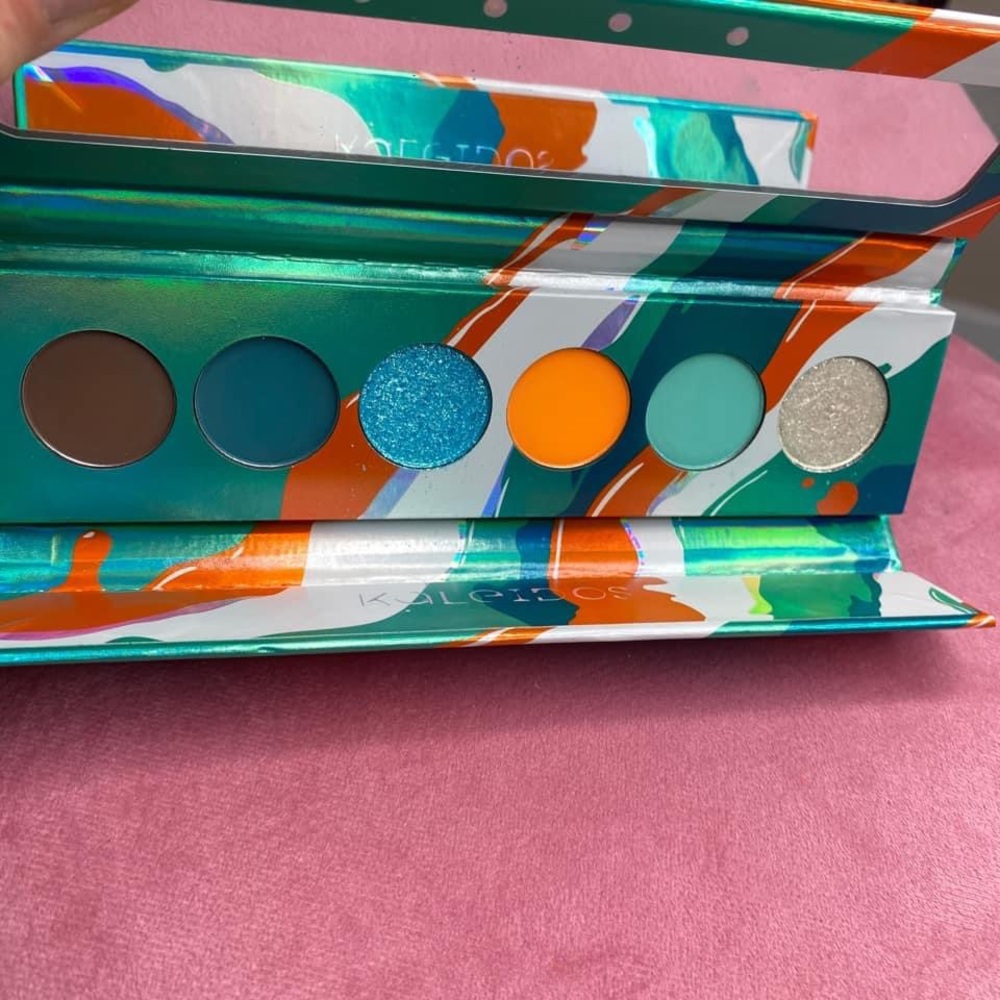 Kaleidos Futurism IV electro turquoise